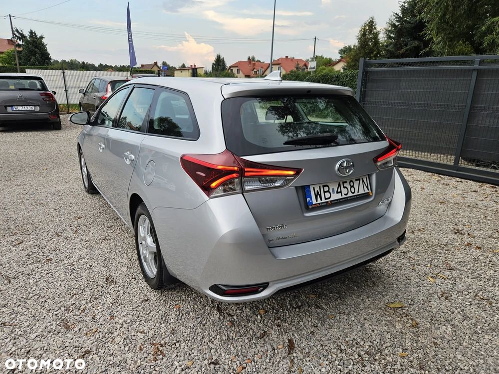 Toyota Auris 1.6 Premium - 10