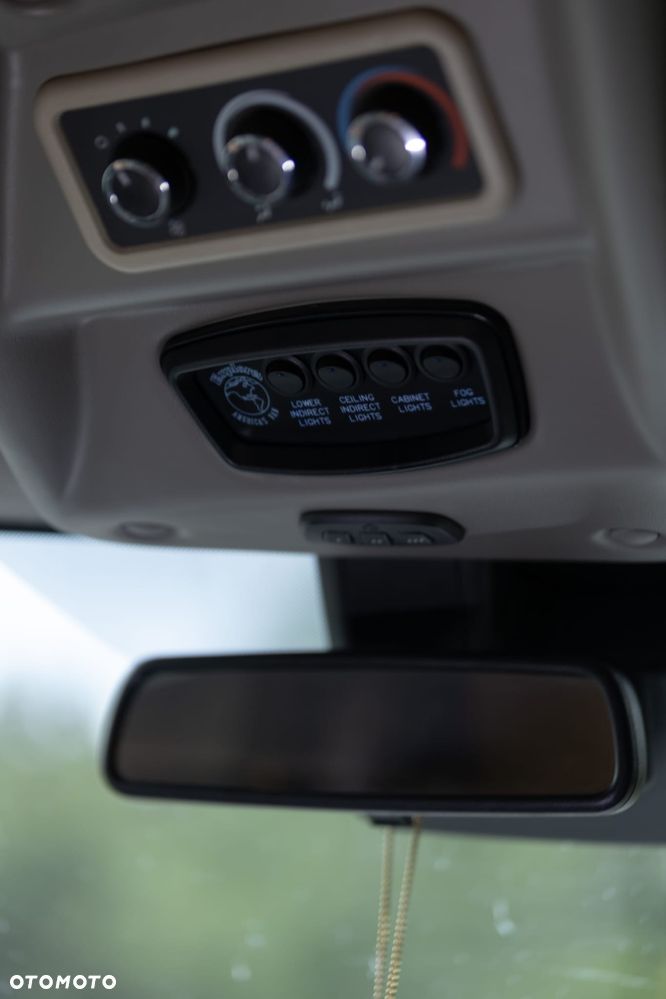 GMC Savana - 14