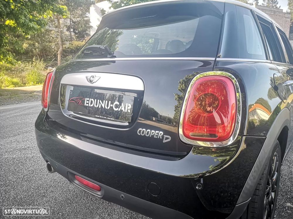 MINI 5 Portas Cooper D Auto - 17