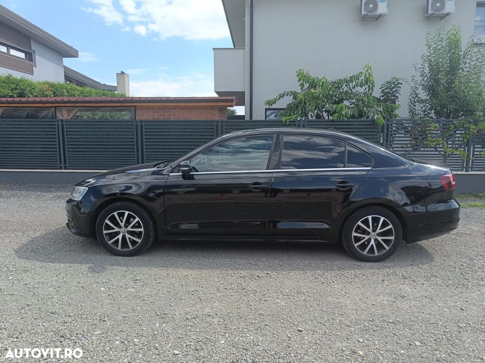 Volkswagen Jetta - 4