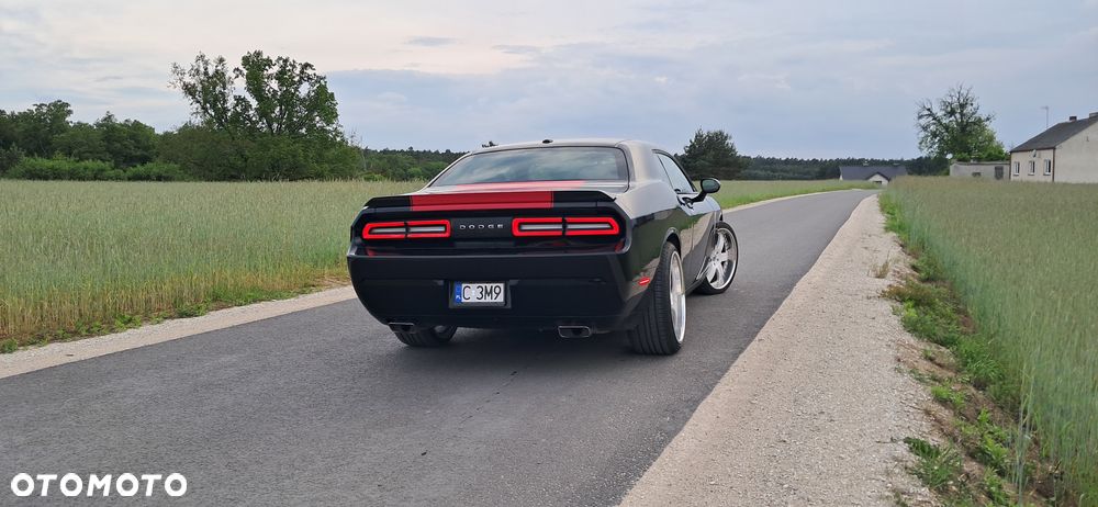 Dodge Challenger - 8