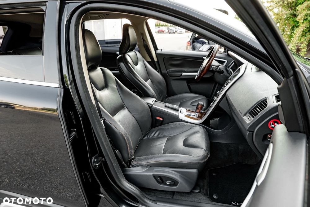 Volvo XC 60 T6 AWD Momentum - 35