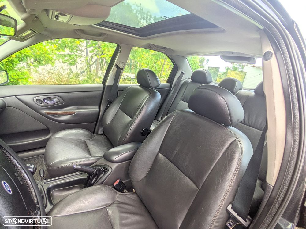 Ford Mondeo 2.0i Ghia - 5