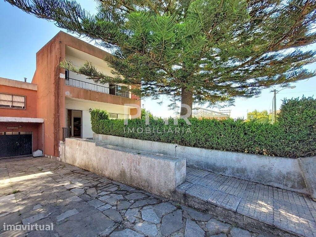 Moradia para remodelação total em Queluz de Baixo, Barcarena - Grande imagem: 2/11