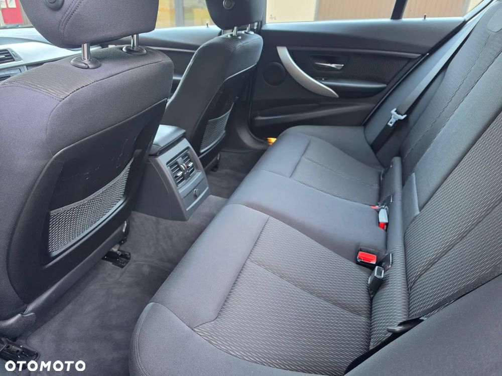 BMW Seria 3 - 23