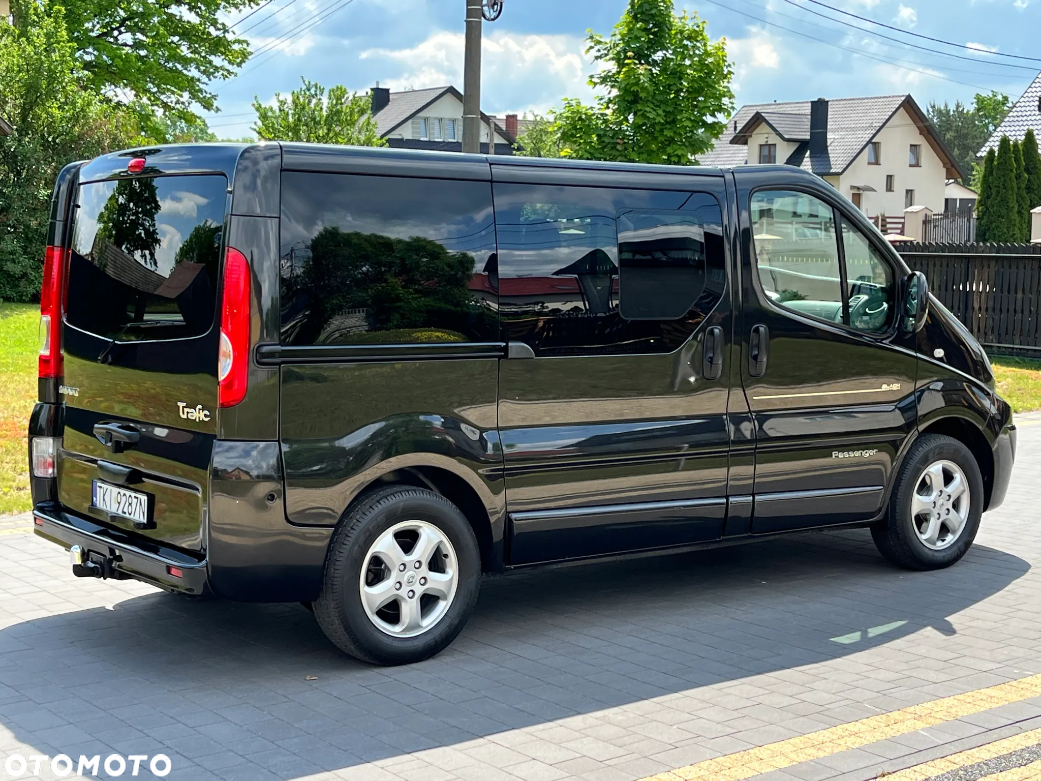 Renault Trafic Grand Passenger Black Edition - 5