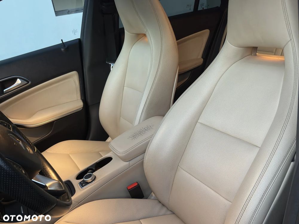Mercedes-Benz CLA 250 4Matic 7G-DCT AMG Line - 13