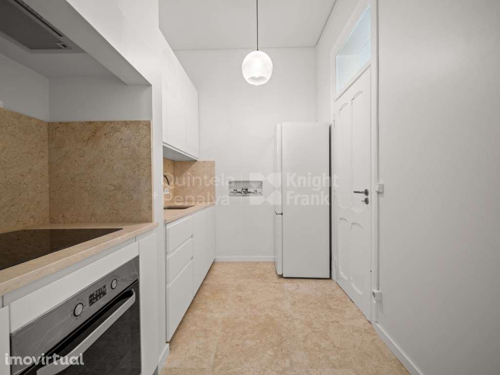 Apartamento T3 para Venda totalmente remodelado em Campo Ourique - Grande imagem: 2/34