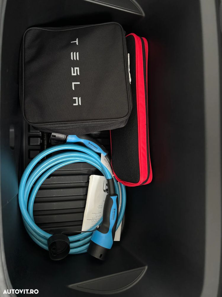 Tesla Model Y Long Range Dual Motor AWD - 24