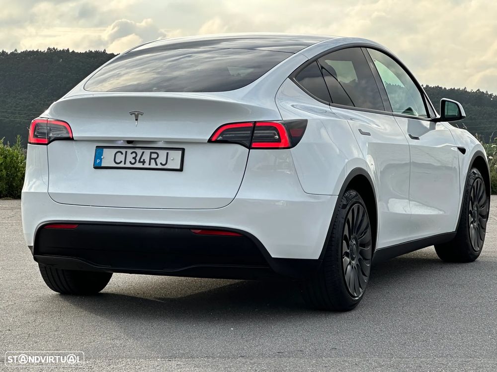 Tesla Model Y Long-Range RWD - 7
