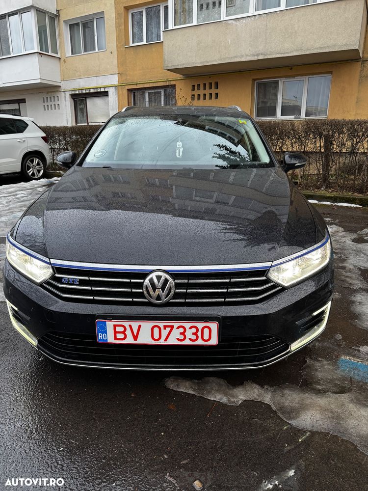 Volkswagen Passat - 1