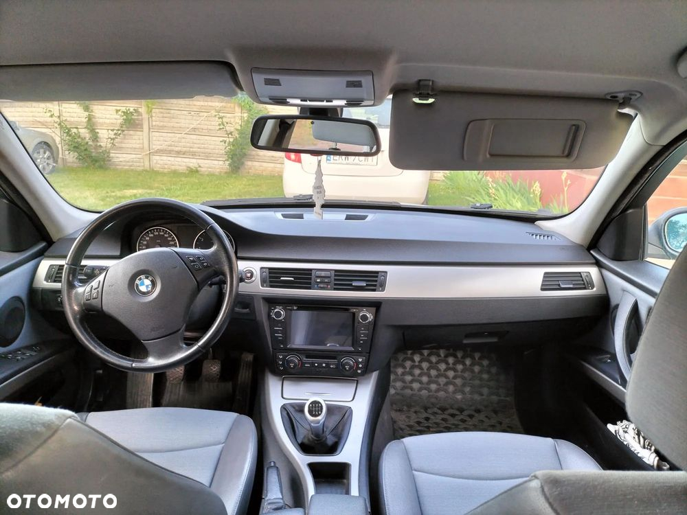 BMW Seria 3 320i - 11
