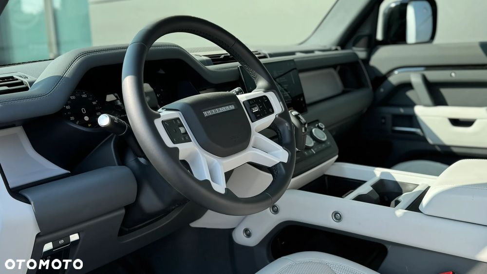 Land Rover Defender - 8