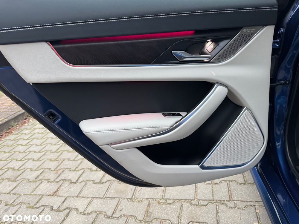 Jaguar XF P300 AWD R-Dynamic S - 14
