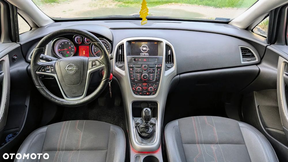 Opel Astra 1.4 Turbo Cosmo - 11