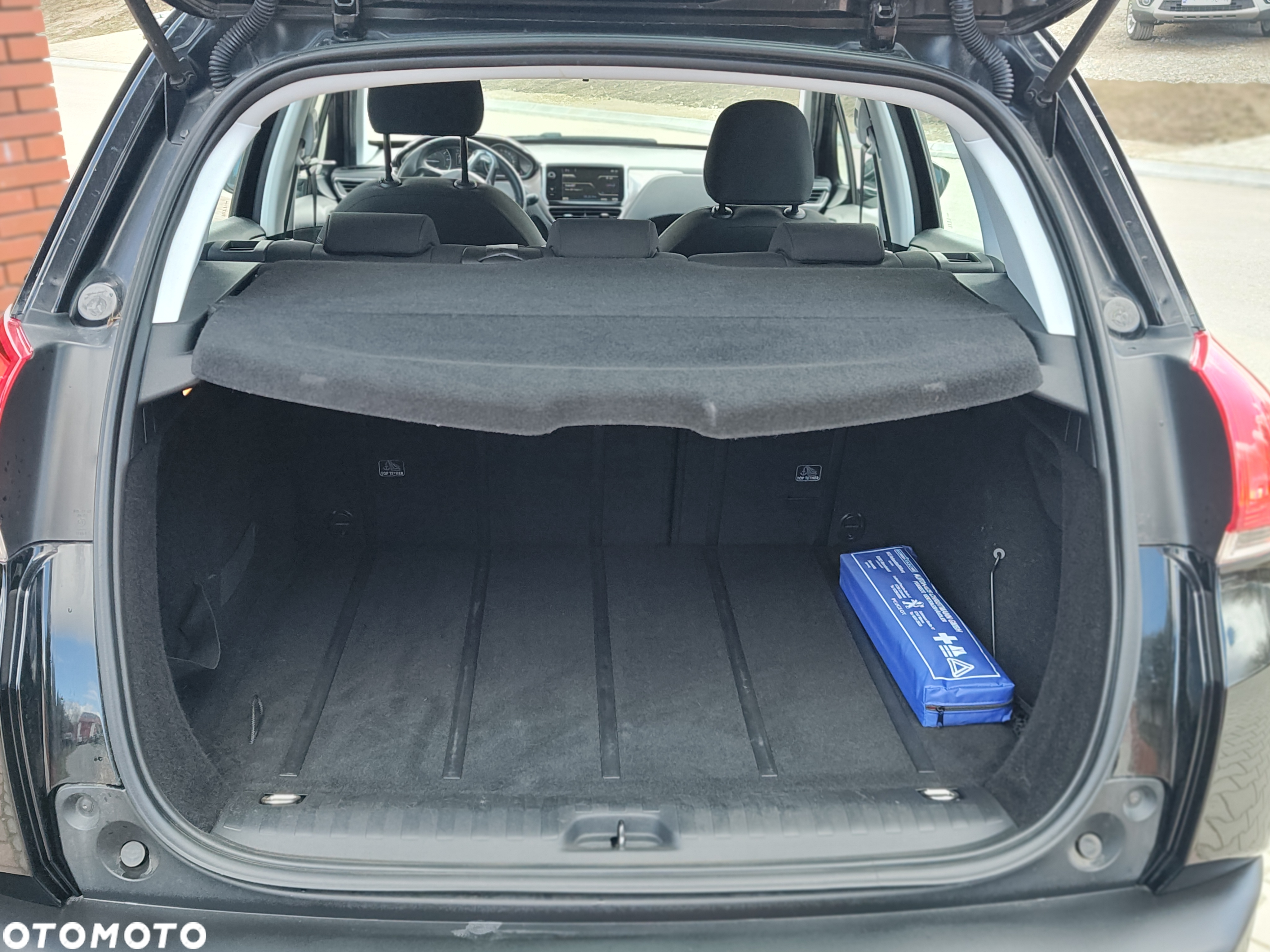 Peugeot 2008 1.2 Pure Tech Active - 12
