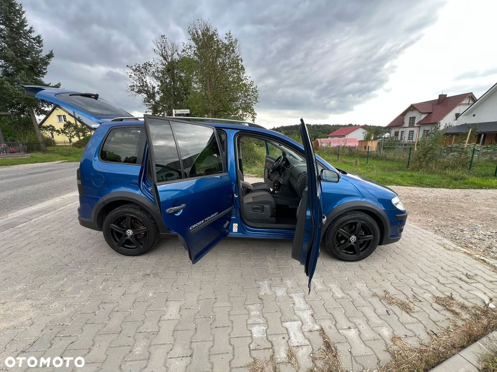 Volkswagen Touran - 32