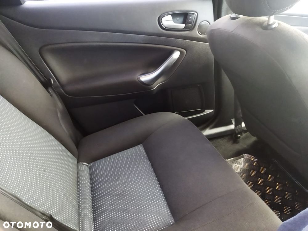 Ford Mondeo 2.0 TDCi Ambiente - 18