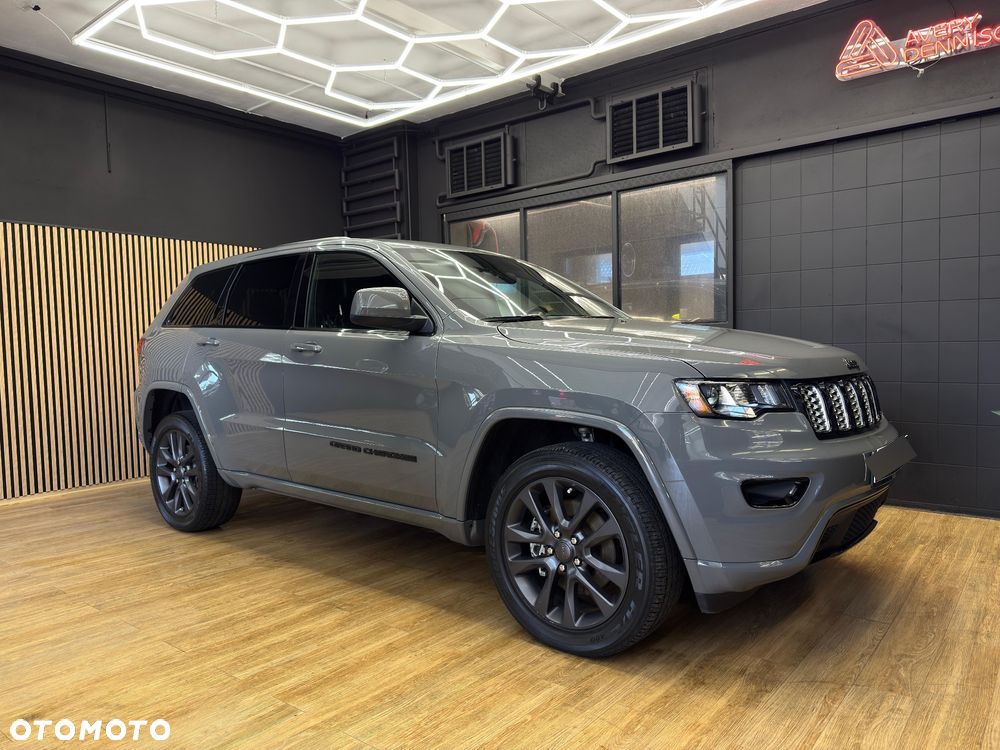 Jeep Grand Cherokee - 1