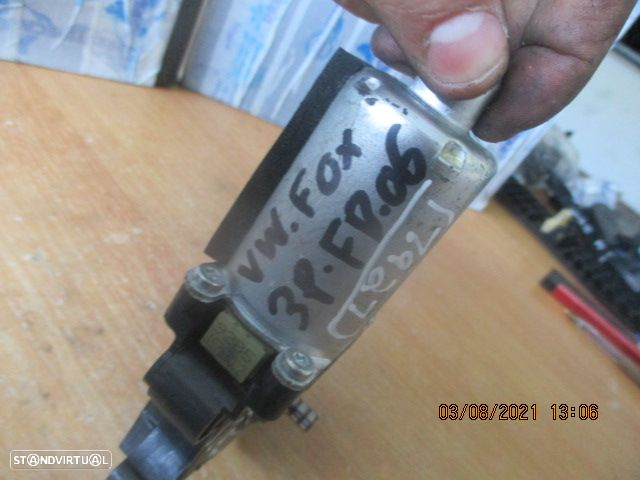 Motor Elevador Vidro 0130821413 VW FOX 2006 FD VW FOX (5Z) 2006 1.4TDI 70CV 3P CINZA F DRT - 3