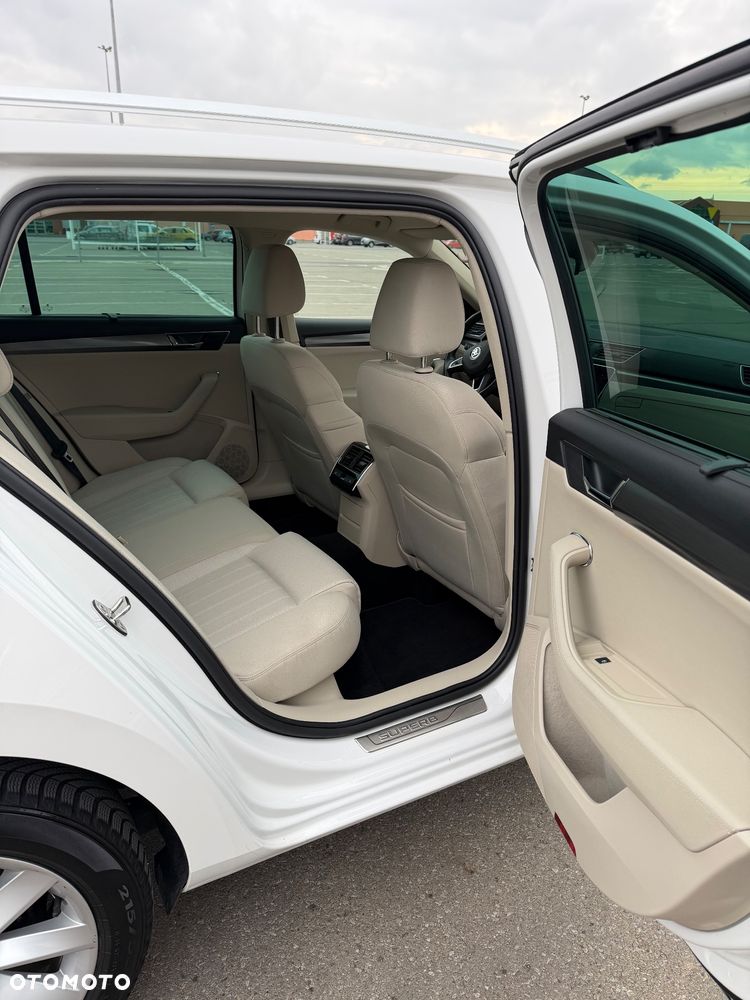 Skoda Superb 2.0 TDI Style DSG - 29