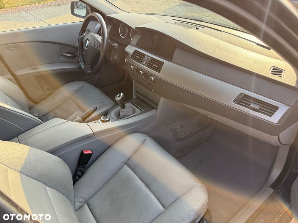 BMW Seria 5 525d - 5