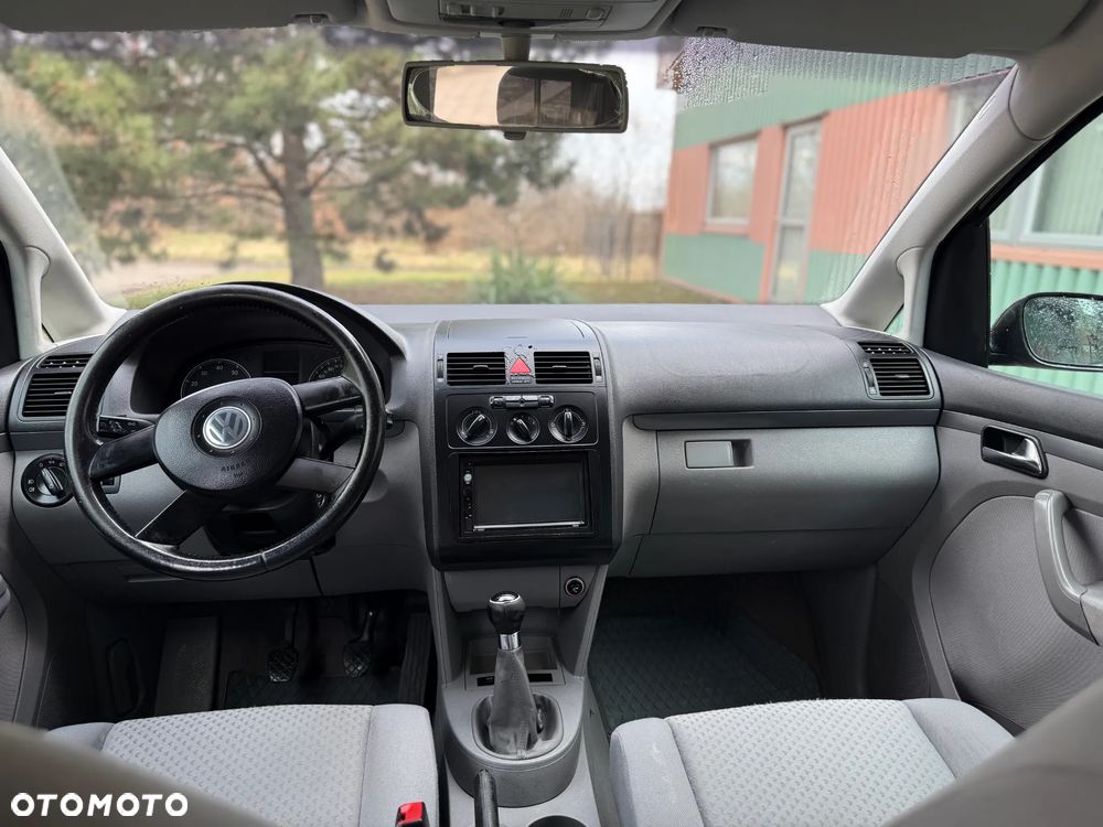 Volkswagen Touran 1.6 FSI - 7