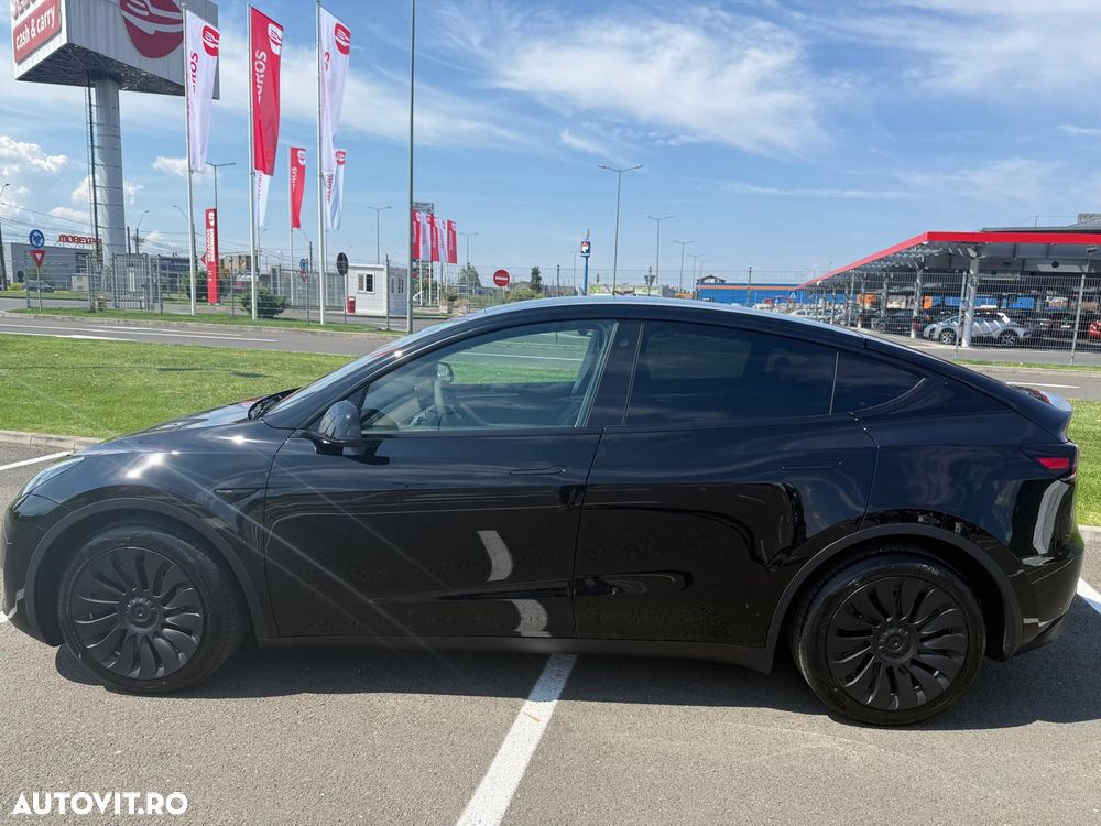 Tesla Model Y Long Range Dual Motor AWD - 4