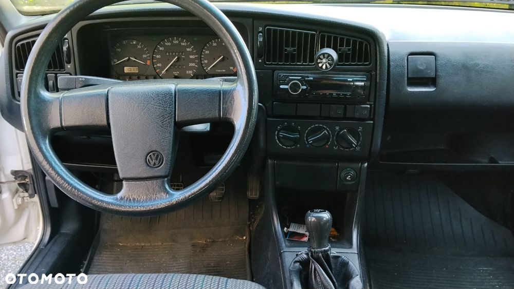 Volkswagen Passat 1.8 CL - 8