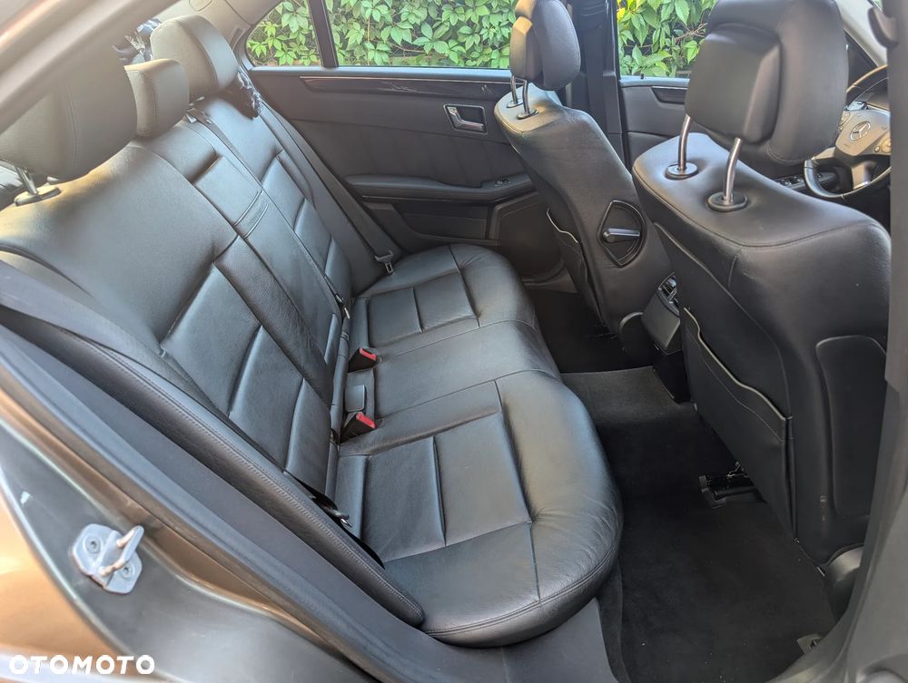 Mercedes-Benz Klasa E 220 CDI BlueEff Avantgarde - 10