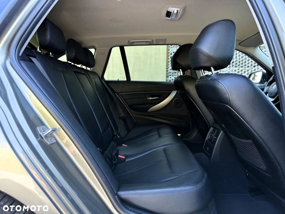 BMW Seria 3 320i GPF xDrive Luxury Line - 14