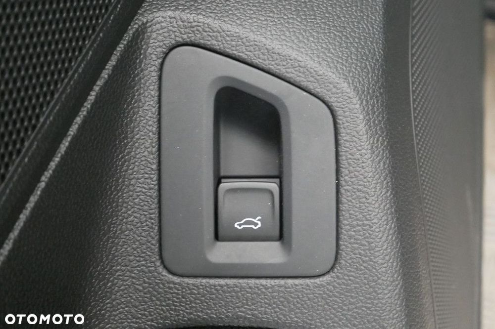 Volkswagen Passat Variant 2.0 TSI Business DSG - 17