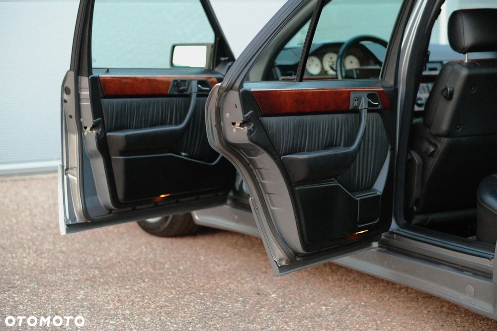 Mercedes-Benz Klasa E - 21