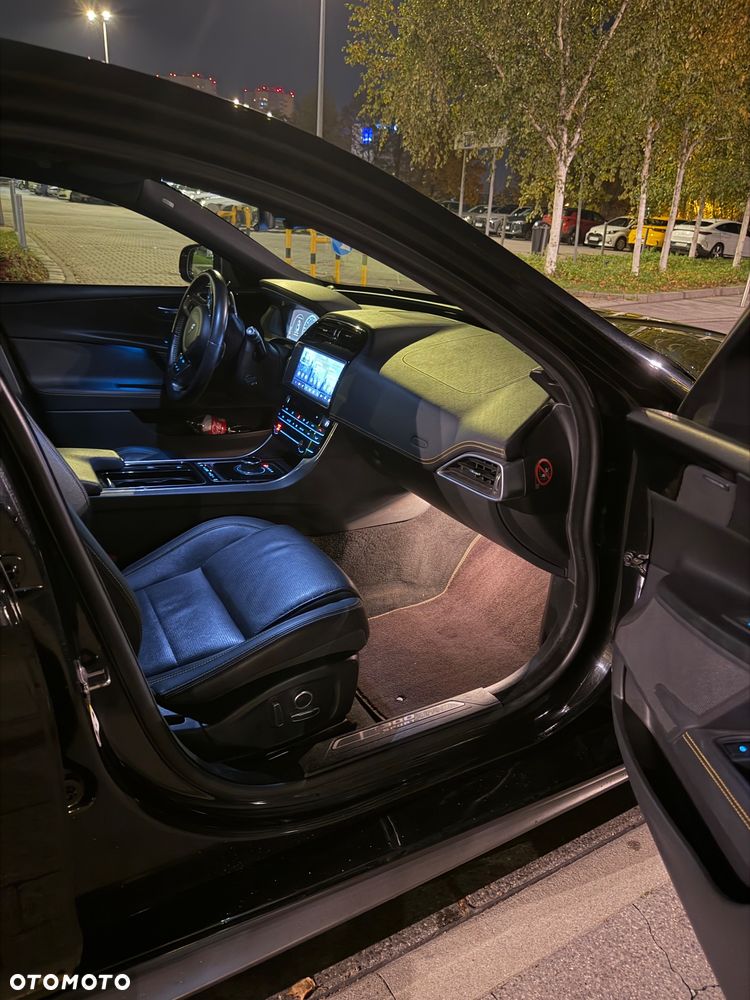 Jaguar XE 2.0 P300 AWD 300 Sport - 31