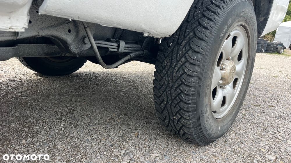 Toyota Hilux 2.5 D-4D DLX + - 22