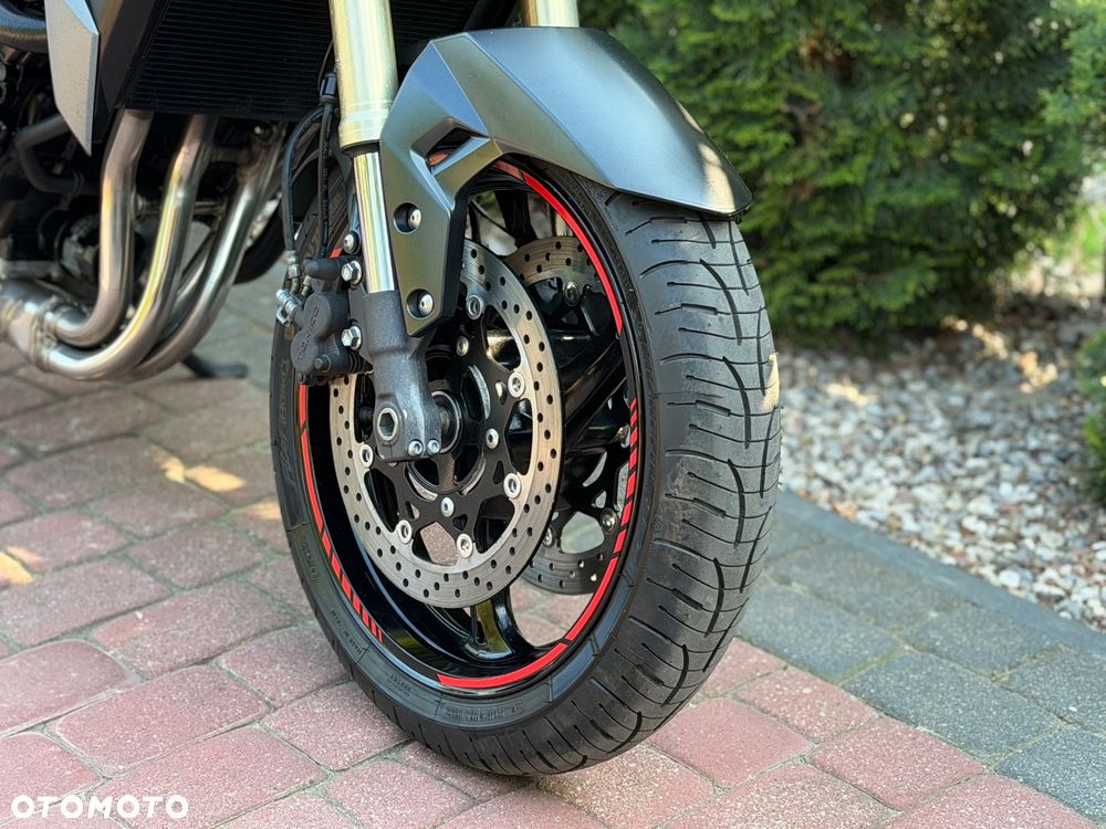 Suzuki GSR - 22