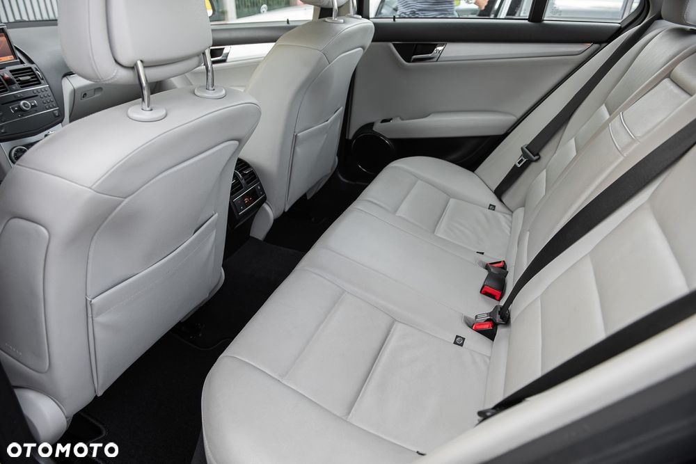 Mercedes-Benz Klasa C 350 CDI DPF 4Matic 7G-TRONIC Avantgarde - 24