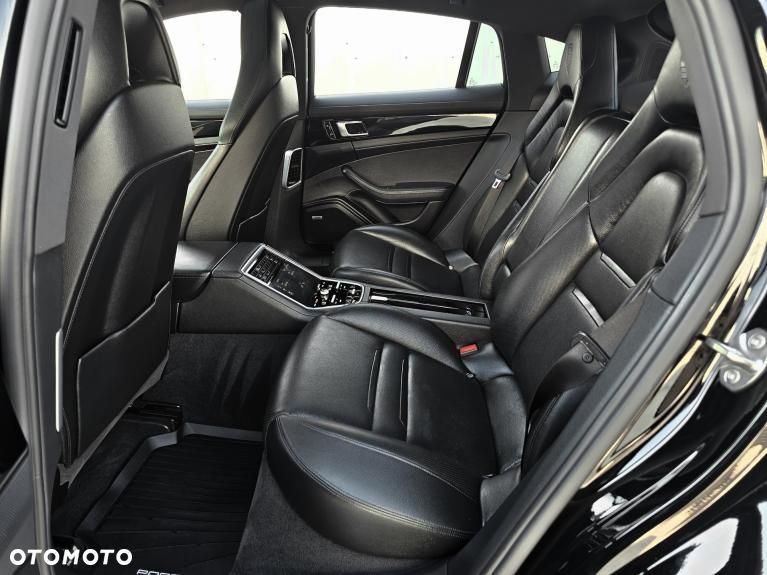 Porsche Panamera 4S - 12