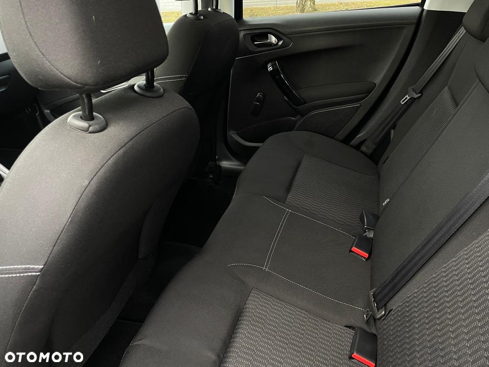 Peugeot 208 82 PureTech Style - 25