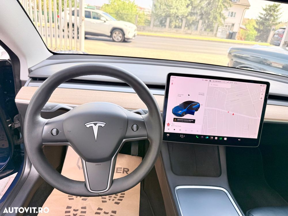 Tesla Model 3 - 8
