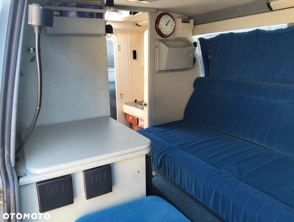 Volkswagen Caravelle - 16