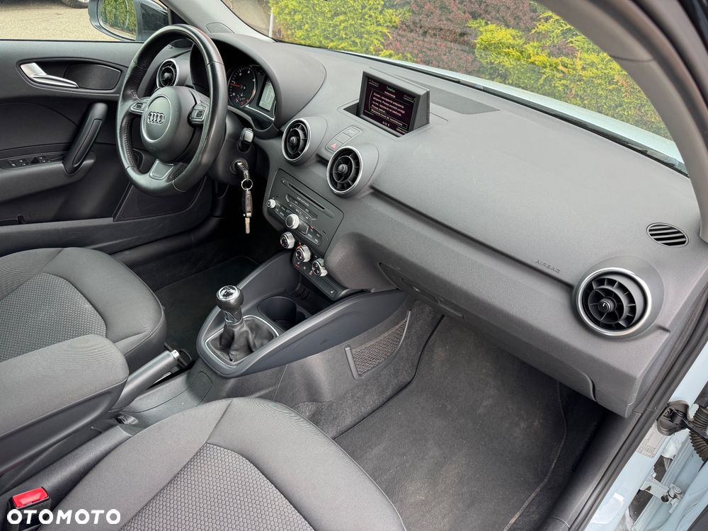 Audi A1 Sportback 1.6 TDI S line edition - 9