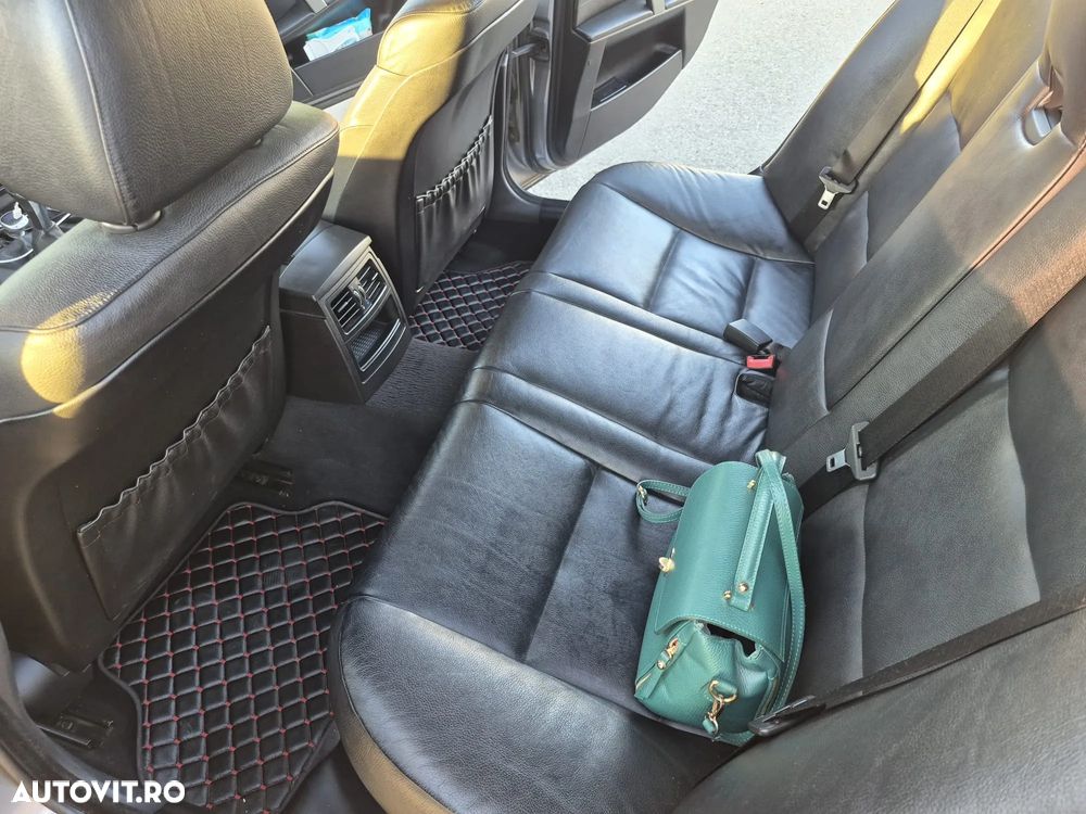 BMW Seria 5 520i Touring - 9