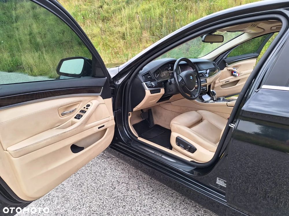 BMW Seria 5 528i Luxury Line - 16