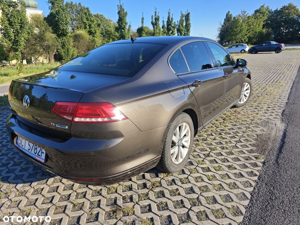Volkswagen Passat - 1
