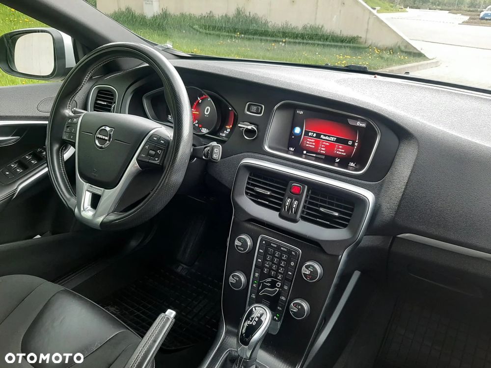 Volvo V40 D3 Geartronic RDesign - 20