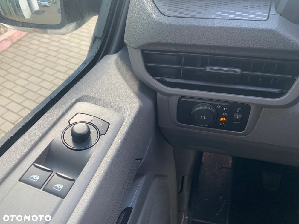 Volkswagen Transporter - 11