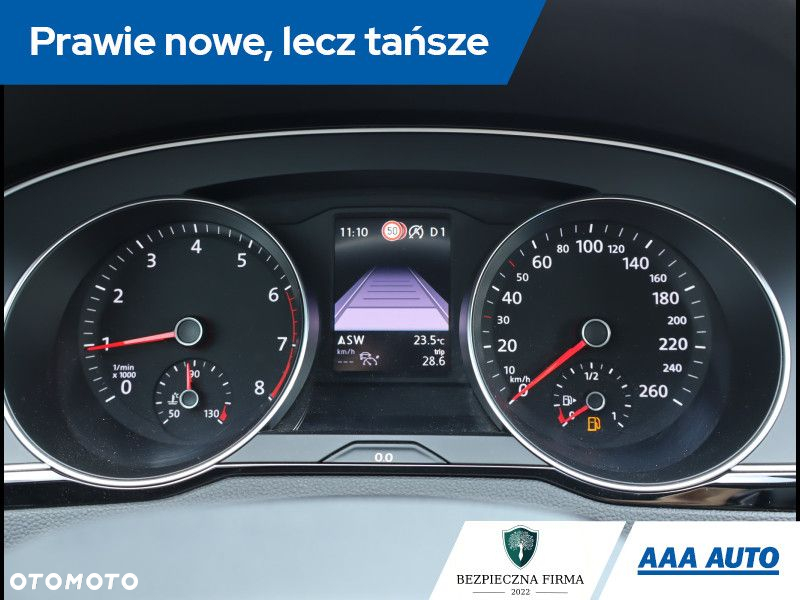 Volkswagen Passat - 12