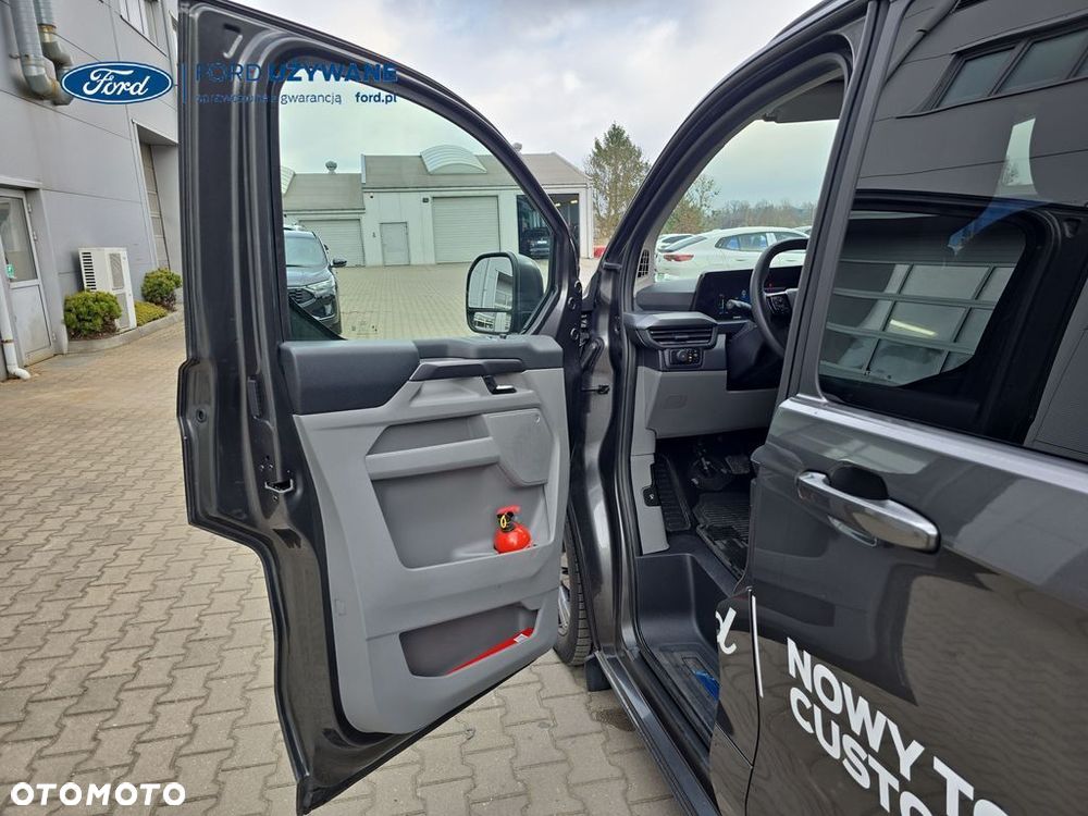 Ford Tourneo Custom - 23