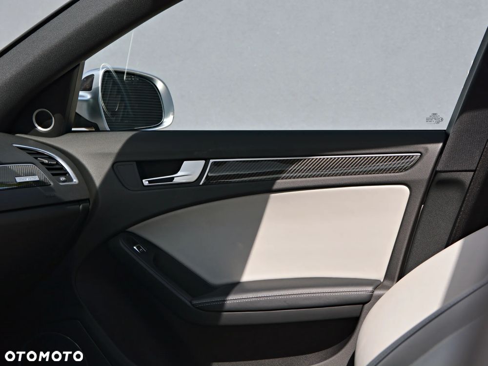 Audi RS4 Avant Avant S tronic - 28